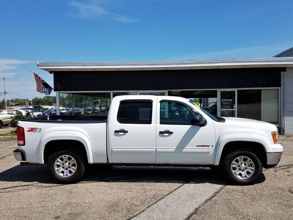 2008 GMC Sierra Crew Cab Z71 MAX 4WD, 143K, 6.0L V8, Auto, A/C, CD/SAT for sale in Belmont, VT – photo 2