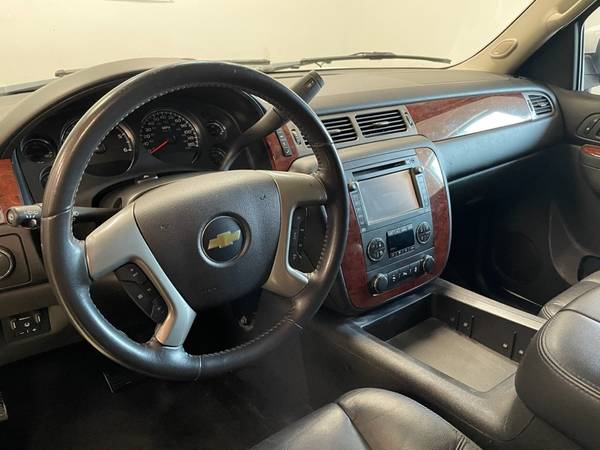 2012 Chevrolet Suburban 4WD 4dr 2500 LT - - by dealer for sale in Hudsonville, MI – photo 15