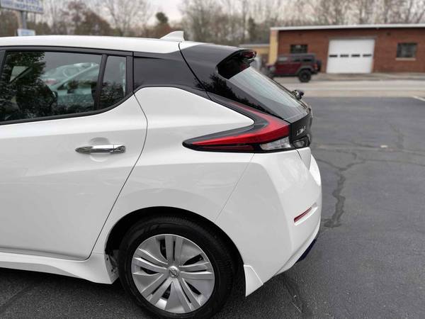 2018 Nissan LEAF S ALL ELECTRIC 151 MILES DC FAST CHARGING 16000 for sale in Walpole, MA – photo 5