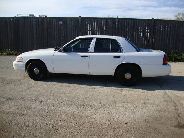 2009 Ford Crown Victoria (1 Owner/Excellent Condition/Low Miles) for sale in Northbrook, WI – photo 4