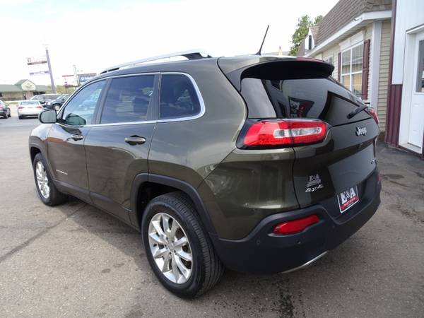 2014 Jeep Cherokee 4WD Limited - - by dealer - vehicle for sale in Waterloo, WI – photo 4