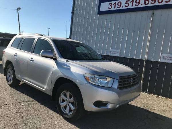 2008 Toyota Highlander Base 4WD - cars & trucks - by dealer -... for sale in Iowa City, IA – photo 2