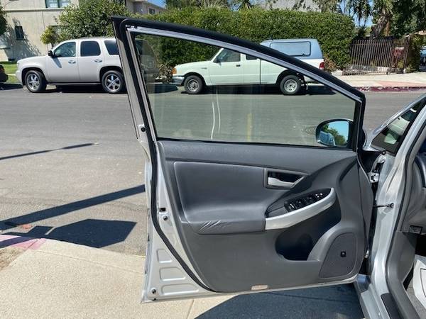 2011 Toyota Prius 5dr HB 5 with (2) 12V pwr outlets - cars & trucks... for sale in North Hollywood, CA – photo 11