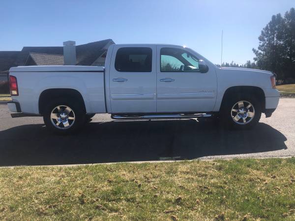 2008 GMC NEW SIERRA DENALI AWD - LOW MILES - - by for sale in Sisters, OR – photo 2