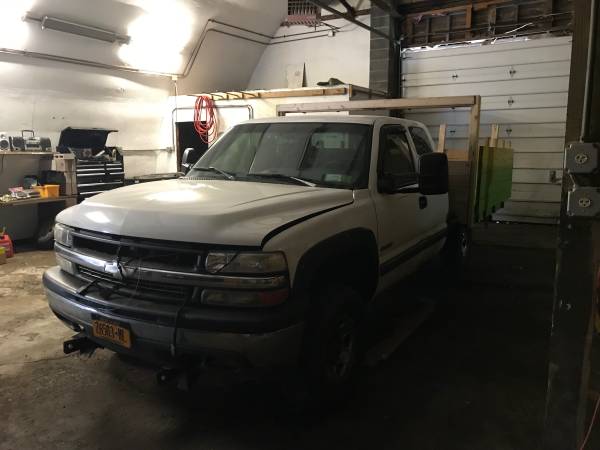 Price Reduced! 1999 Chevy 2500 HD Extended Cab W/ 8.5' Fisher V-Plow for sale in Schenectady, NY – photo 2
