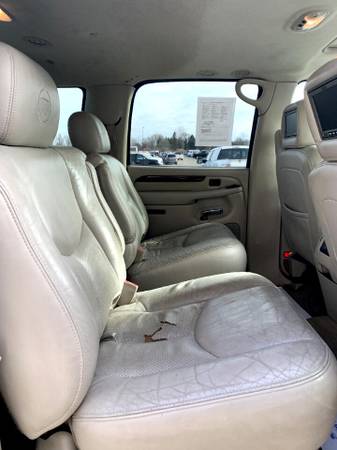 2006 Cadillac Escalade ESV 4dr AWD - - by dealer for sale in Chesaning, MI – photo 16