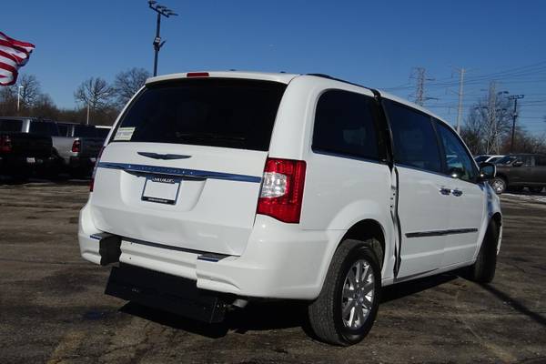 2016 Chrysler Town and Country Touring Mobility van Bright White for sale in Skokie, IL – photo 15