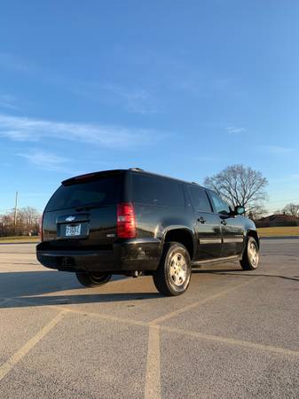 2009 Chevy SUBURBAN 4x4 FULLY LOADED RUNNING LIKE NEW! Clean title!... for sale in milwaukee, WI – photo 3