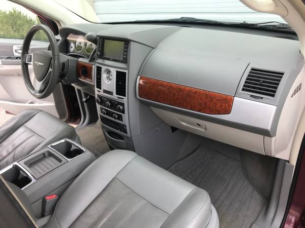2008 Chrysler Town & Country~LOADED~ w/117k miles for sale in Wichita, KS – photo 20