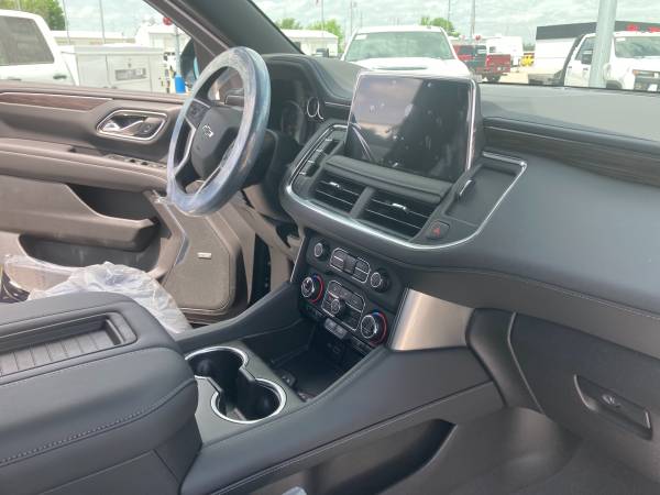 2021 Chevrolet Suburban Z71 4WD - - by dealer for sale in Ada, OK – photo 3