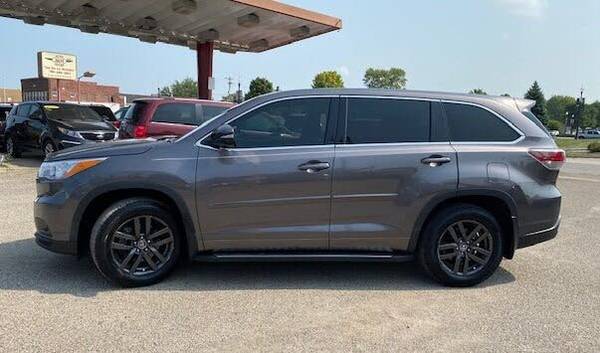 2016 Toyota Highlander LE-58k Miles-3rd Row-Warranty-Like New - cars... for sale in Lebanon, IN – photo 7