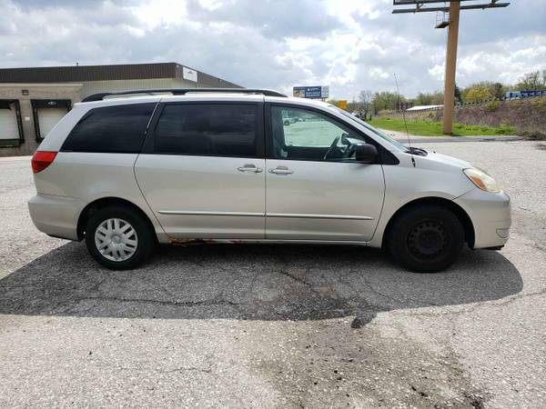 2004 Toyota Sienna LE for sale in Fort Wayne, IN – photo 5