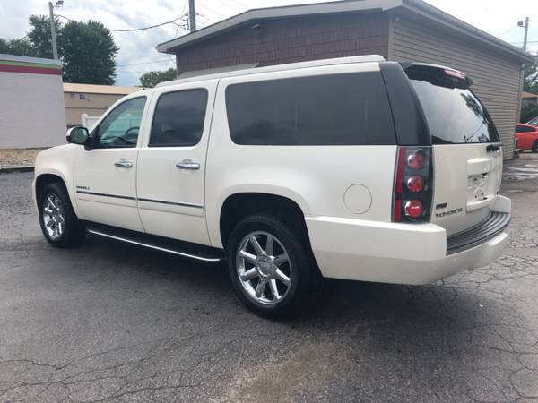 2012 GMC Yukon XL AWD 4dr 1500 Denali * Try Monthly for sale in FAIRVIEW HEIGHTS, IL – photo 3