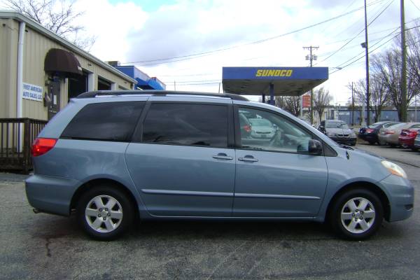 2006 Toyota Sienna LE 7 Passenger, One Owner, Clean Carfax - cars & for sale in Lynchburg, VA – photo 4
