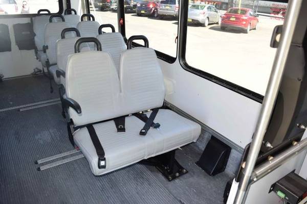 2006 Chevrolet Express 3500 SHUTTLE BUS - Wheelchair Ramp, AC for sale in Springfield, OR – photo 9
