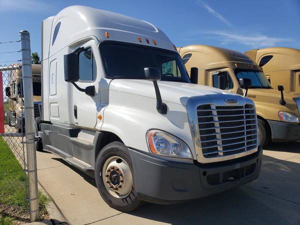2015 Freightliner Cascadia SKU:2707G for sale in Zanesville, OH
