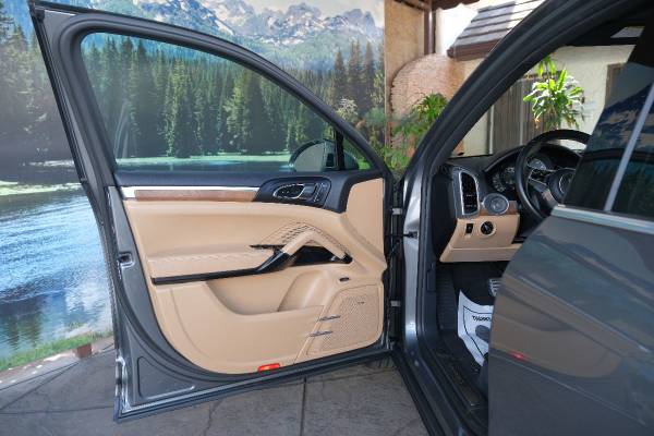 2018 Porsche Cayenne S E-Hybrid suv Black - - by for sale in Glendale, CA – photo 10