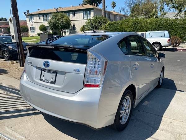 2011 Toyota Prius 5dr HB 5 with (2) 12V pwr outlets - cars & trucks... for sale in North Hollywood, CA – photo 5