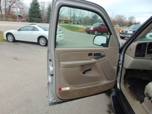 2004 CHEVY TAHOE LT 3RDROW 4DR 4X4 DVD V8 MOONROOF XCLEAN RUNS NEW... for sale in Union Grove, WI – photo 10