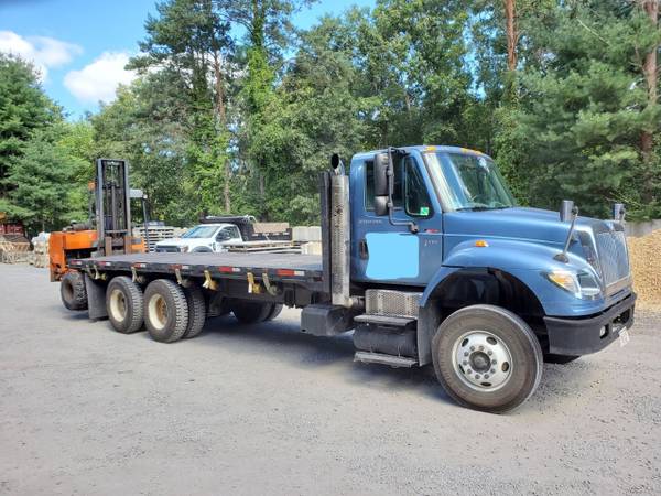 2003 International 7600 24' FOOT FLAT BED - cars & trucks - by owner... for sale in Norton, RI – photo 2