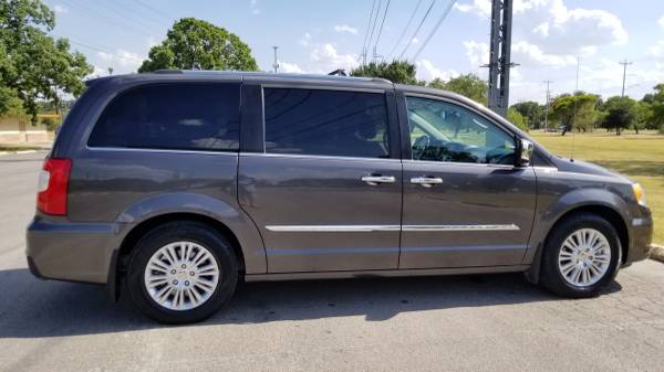 2015 Chrysler Town and Country Limited Platinum for sale in San Antonio, TX – photo 9