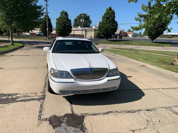 2006 LINCOLN TOWN CAR***$699 DOWN PAYMENT***FRESH START FINANCING**** for sale in EUCLID, OH – photo 7