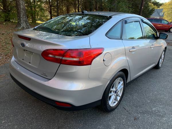 2015 Ford Focus SE sedan - backup camera - 5 speed manual - cars &... for sale in Morrisville, NC – photo 2