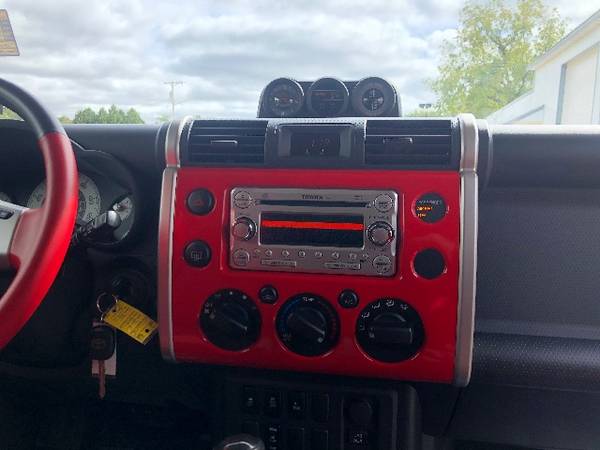 1 OWNER TOYOTA FJ CRUISER+4X4+LOW MILES+RARE++FINANCING+WARRANTY for sale in CENTER POINT, IA – photo 12