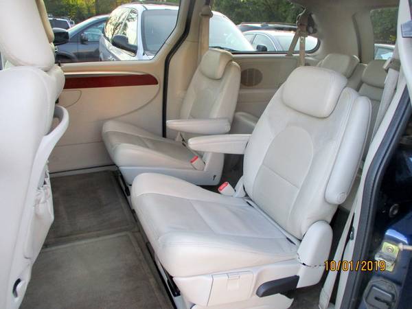 2006 Chrysler Town Country LWB 4dr Limited for sale in Belle Mead, NJ – photo 13