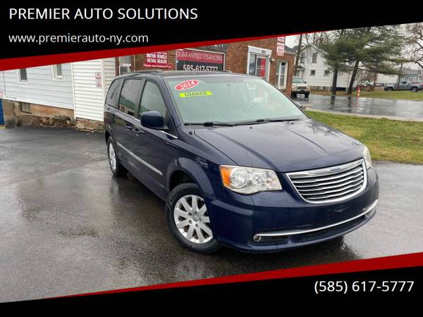2014 Chrysler Town and Country 7 Passenger Leather Clean for sale in Spencerport, NY