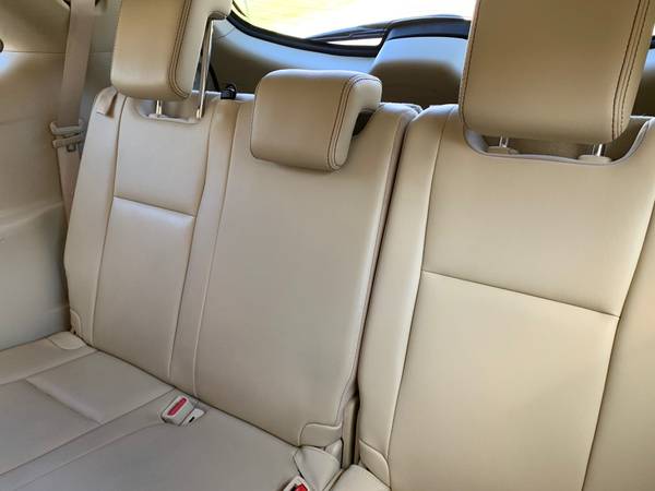 2018 White Toyota Highlander XLE Single Owner Like new condition! for sale in Alpharetta, GA – photo 4
