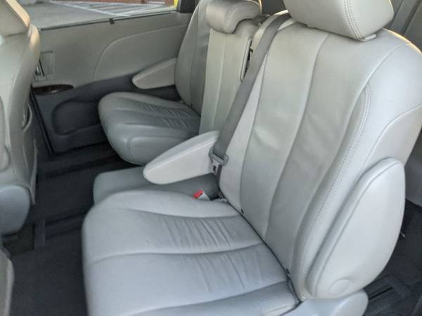 2013 Toyota Sienna XLE 8 Passenger 4dr Mini Van van Silver Sky for sale in Fayetteville, MO – photo 10