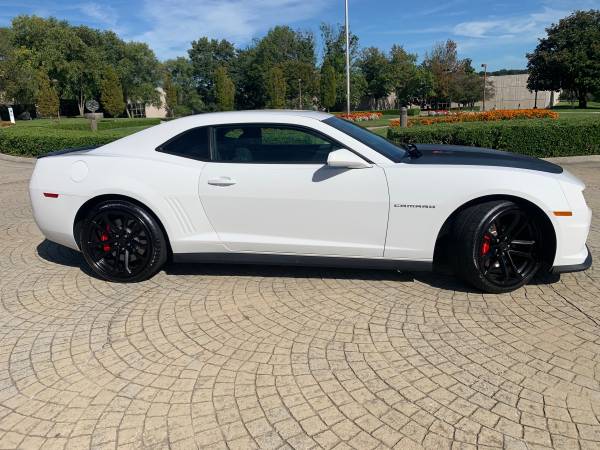 2013 Chevy Camaro SS 7100 miles, - cars & trucks - by owner -... for sale in Knoxville, TN – photo 2