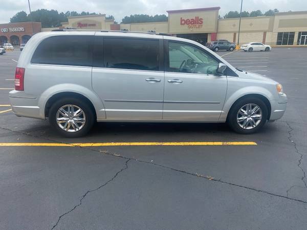 2008 Chrysler Town & Country Limited - - by dealer for sale in Winder, GA – photo 3