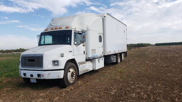 2000 freightliner fl80 for sale in Patterson, CA – photo 4