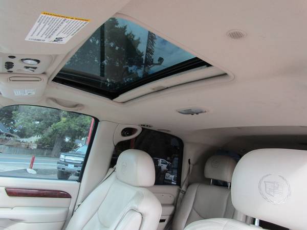 2005 Cadillac Escalade 4dr AWD - - by dealer - vehicle for sale in Milwaukie, OR – photo 18