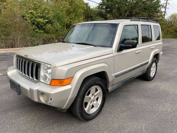 2007 Jeep Commander 3 Sunroofs! Seats 7! Leather! REMOTE START! -... for sale in Austin, TX – photo 2