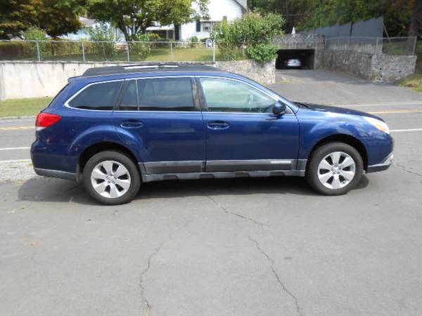 2011 Subaru Outback 2 5i Limited Wagon 1 Owner Excellent Condition! for sale in Seymour, NY – photo 2
