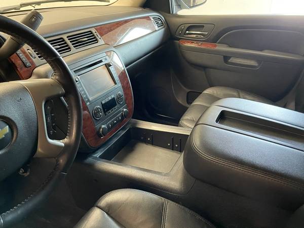 2012 Chevrolet Suburban 4WD 4dr 2500 LT - - by dealer for sale in Hudsonville, MI – photo 14