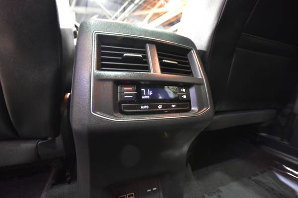 2018 Volkswagen Atlas 3 6L V6 SEL R-Line 4MOTION for sale in Chicago, MI – photo 20