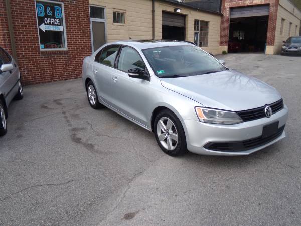 2011 VOLKSWAGEN JETTA TDI - - by dealer - vehicle for sale in North Providence, RI – photo 2