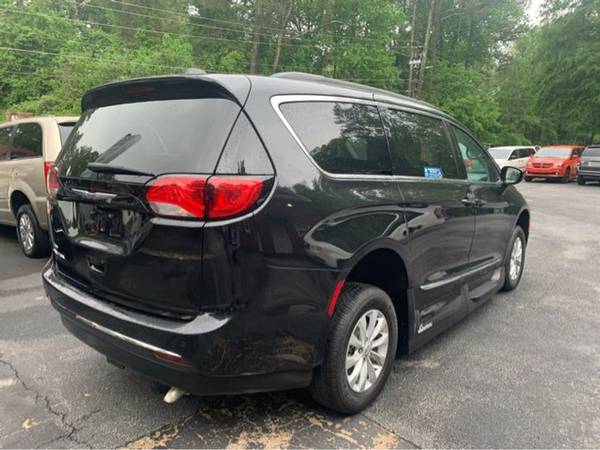 2017 Chrysler Pacifica Touring-L handicap wheelchair side for sale in Dallas, NJ – photo 4