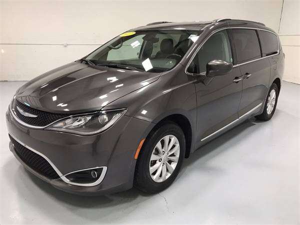 2017 Chrysler Pacifica Touring L with - - by dealer for sale in Wapakoneta, OH – photo 3