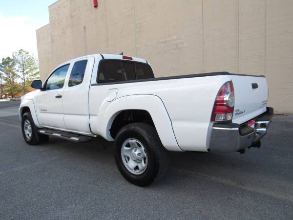 ** 2015 TOYOTA TACOMA * EXT CAB * 38K LOW MILES * 1 OWNER ** - cars... for sale in Fort Oglethorpe, TN – photo 3