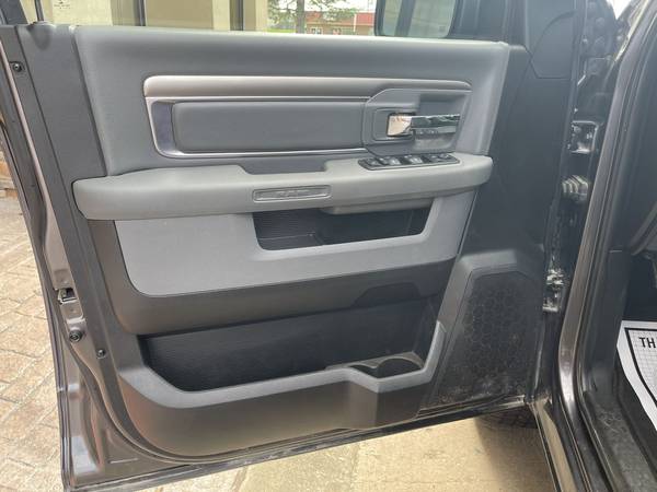 2019 RAM 1500 CREW CAB SLT 4x4 5 7L HEMI CLEAN CARFAX - cars & for sale in O Fallon, MO – photo 11