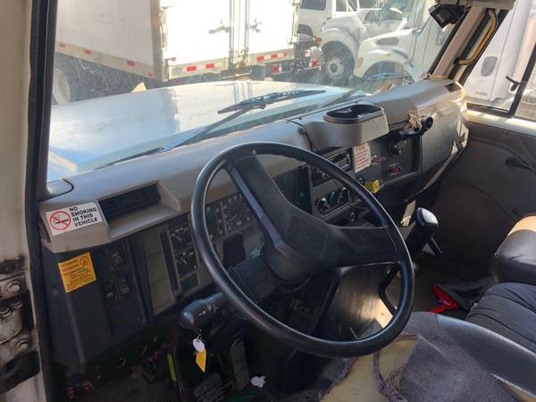 2001 International 4700 26 Moving Truck 6spd 4384 for sale in Coventry, RI – photo 6