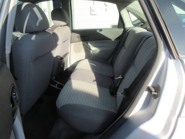 2006 Ford Focus ZX4 Sedan - Automatic/Wheels/Roof/Low Miles - 117K!!... for sale in Des Moines, IA – photo 10