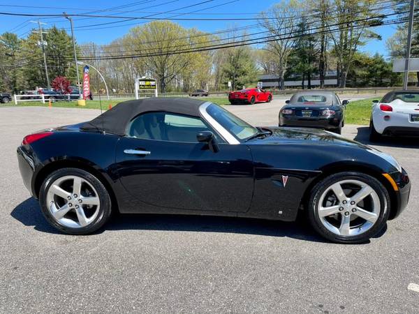 Look What Just Came In! A 2006 Pontiac Solstice with only for sale in South Windsor, CT – photo 11