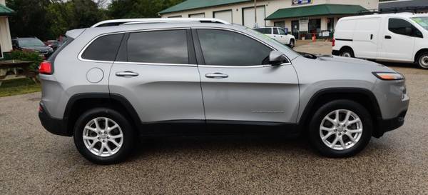 2015 Jeep Cherokee 4WD 4dr Latitude - cars & trucks - by dealer -... for sale in Oconomowoc, WI – photo 2