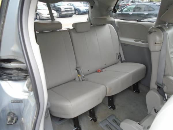 2011 Toyota ( 1 Owner ) Sienna/GX470/Sequoia LTD/Highlander for sale in Hickory, TN – photo 14